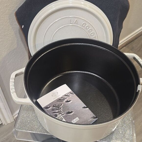 Staub Cast Iron 7QT Round Dutch Oven- White Truffle - Picture 13 of 14